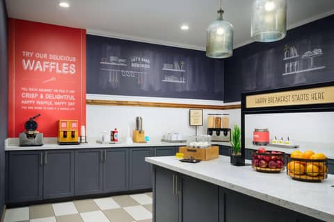 Hampton Inn & Suites - Richmond - Downtown, VA — kitchen