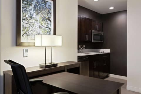 Hampton Inn & Suites - Richmond - Downtown, VA — kitchen