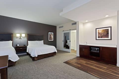 Hampton Inn & Suites - Richmond - Downtown, VA — hotel room