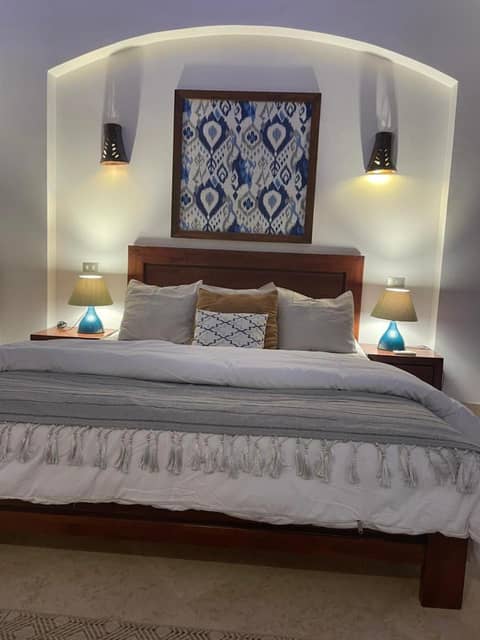 Sabina 1br apartment Lagoon view with shared pool By BFG Beit Fel Gouna — bedroom