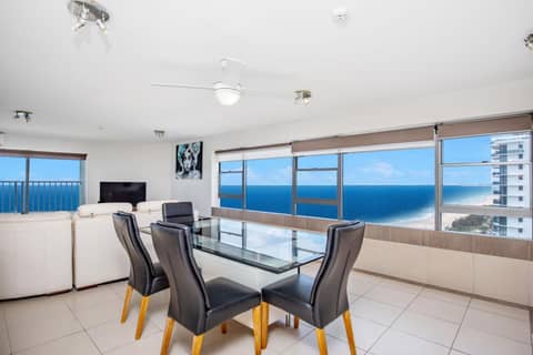 Pacific Plaza Apartments — dining