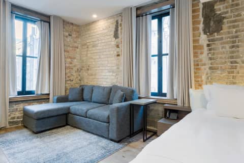 La Maison Kent - Par Aneyro — hotel room