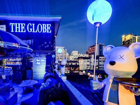 The Globe Hotel Bar and Restaurant — roof