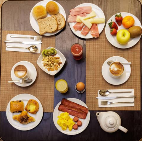 Best Western Plus Hotel Universo — dining
