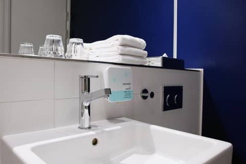 Absalon Hotel — bathroom