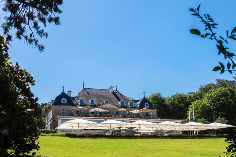 Hôtel Résidence Parc des Eaux Vives — building