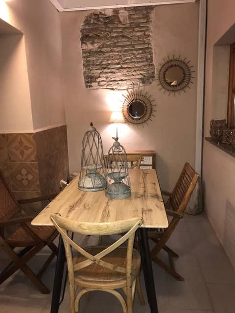 Apartamentos Luna Suites Palacio Almagra — dining