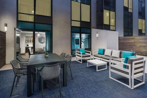 Hilton Garden Inn New York Times Square North — photo 2