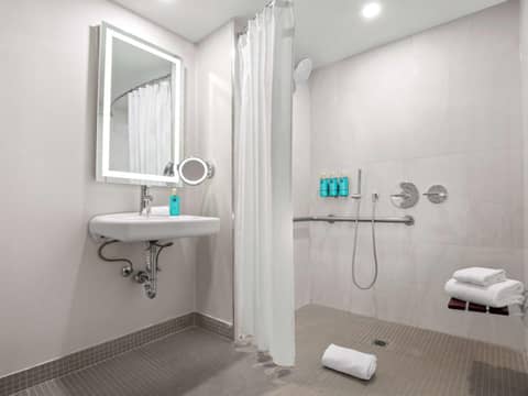 The Novotel Toronto Centre — photo 4