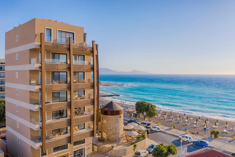 Bellevue On The Beach Suites — building