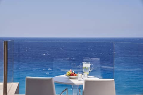 Bellevue On The Beach Suites — photo 9