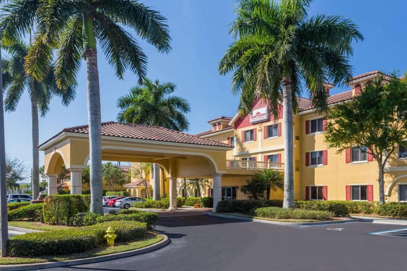 Hawthorn Extended Stay by Wyndham Naples — building