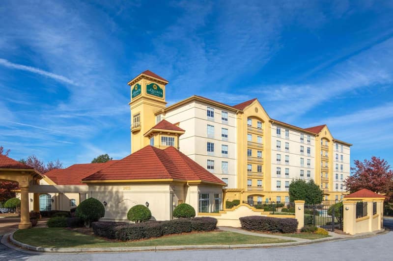 La Quinta by Wyndham Atlanta Ballpark/Galleria — building
