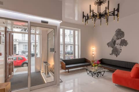 Victoria Inn London — hotel reception