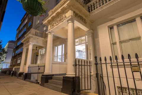 Victoria Inn London — balcony
