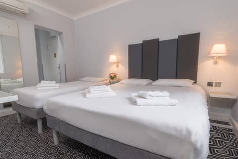 Victoria Inn London — hotel room