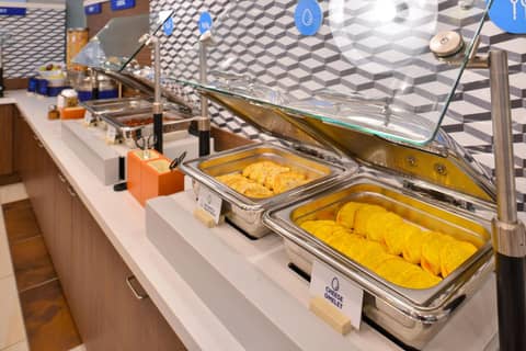 Holiday Inn Express and Suites Houston North - IAH Area by IHG — photo 3