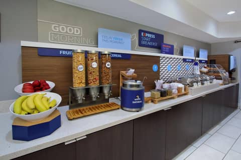Holiday Inn Express and Suites Houston North - IAH Area by IHG — photo 7