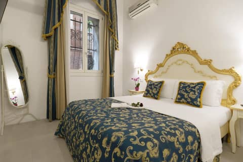 Al Mascaron Ridente — hotel room