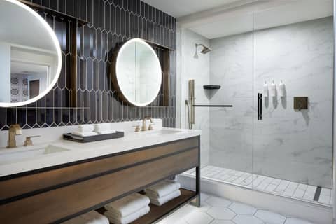 Le Meridien Fort Worth Downtown — bathroom