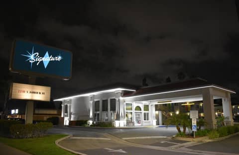 Signature Anaheim Maingate — photo 2