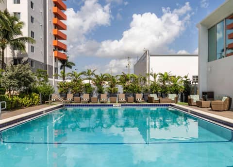 DoubleTree by Hilton Miami North I-95 — recepcion & lobby