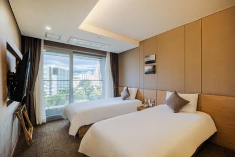 Hotel bridge Seogwipo — photo 2