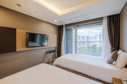 Hotel bridge Seogwipo — photo 9