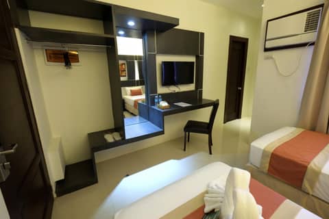 Southpole Central Hotel — hotel room