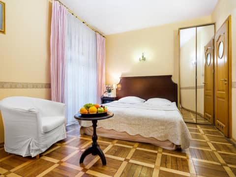 Hotel Maltański — hotel room