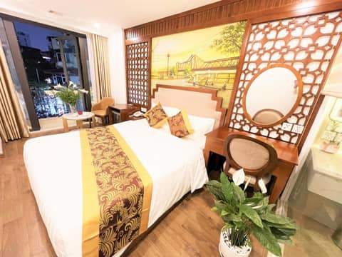 DE LA SOIE Hotel & Travel — hotel room