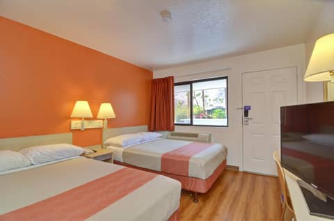 Motel 6-Palm Springs, CA - East - Palm Canyon — photo 5