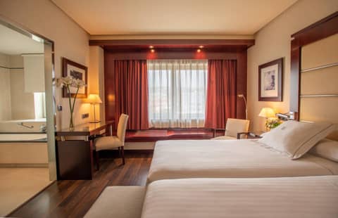Hotel Andalucía Center — hotel room