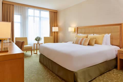 Orchard Garden Hotel — hotel room