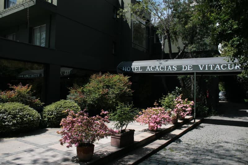 Hotel Acacias de Vitacura — building