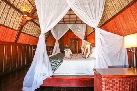 Kupu Kupu Barong Villas and Tree Spa — hotel room