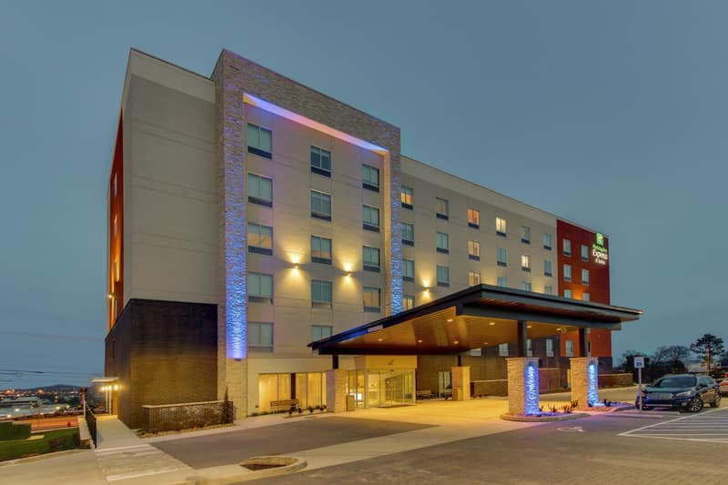 Holiday Inn Express & Suites - Nashville MetroCenter Downtown by IHG — building