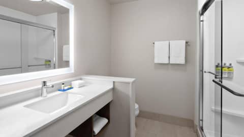 Holiday Inn Express & Suites - Nashville MetroCenter Downtown by IHG — photo 4