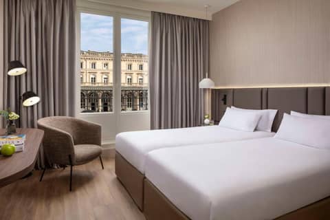 NH Paris Gare de l'Est — hotel room
