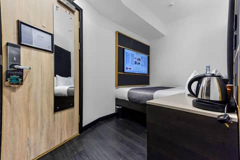 The Z Hotel Trafalgar — hotel room
