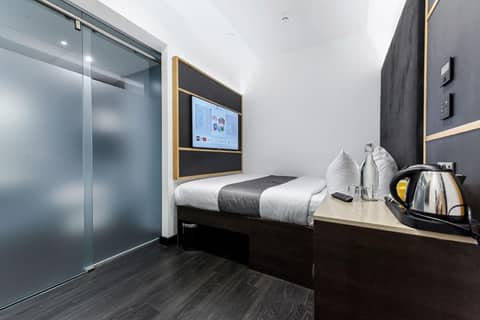 The Z Hotel Trafalgar — hotel room