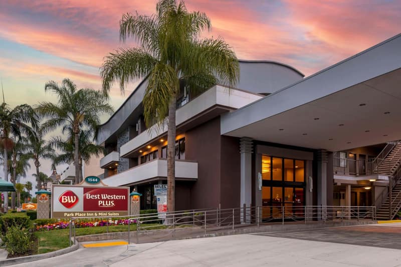 Best Western Plus Park Place Inn - Mini Suites — building