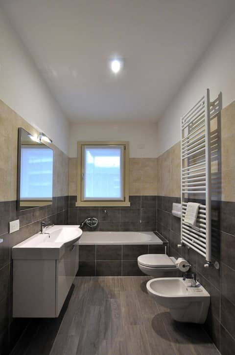 BB Hotels Aparthotel Arcimboldi — bathroom