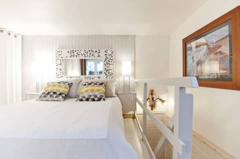 MHL - Maison Hotel Lyon — hotel room