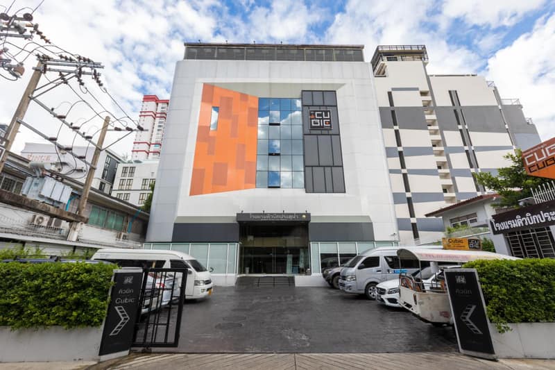 Cubic Pratunam — building