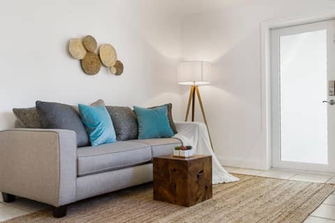 Alani Bay Premium Condos — lounge