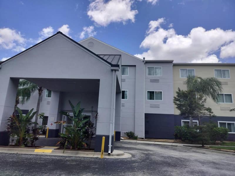 Fairfield Inn and Suites by Marriott Tampa North — building
