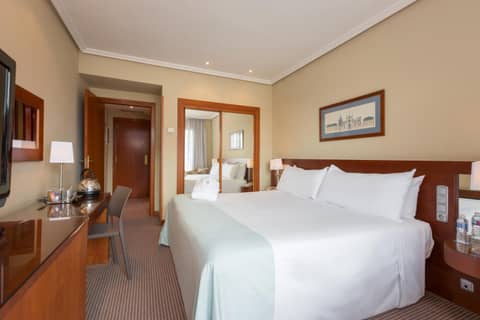 Madrid Alameda Aeropuerto by Meliá — bedroom