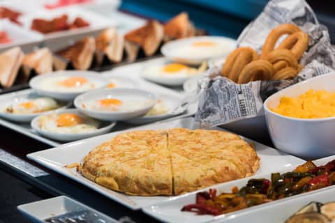 Madrid Alameda Aeropuerto by Meliá — dining