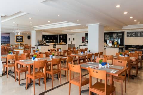 Madrid Alameda Aeropuerto by Meliá — dining
